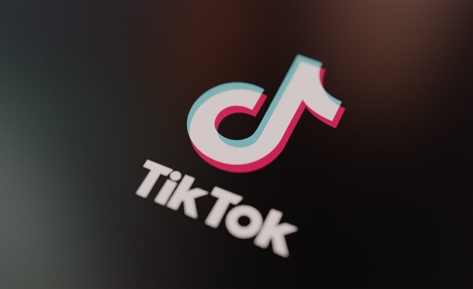 Hub educativo TikTok contro lo spam IA