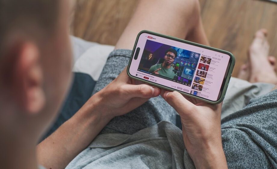 Screenshot della modalità picture-in-picture di YouTube