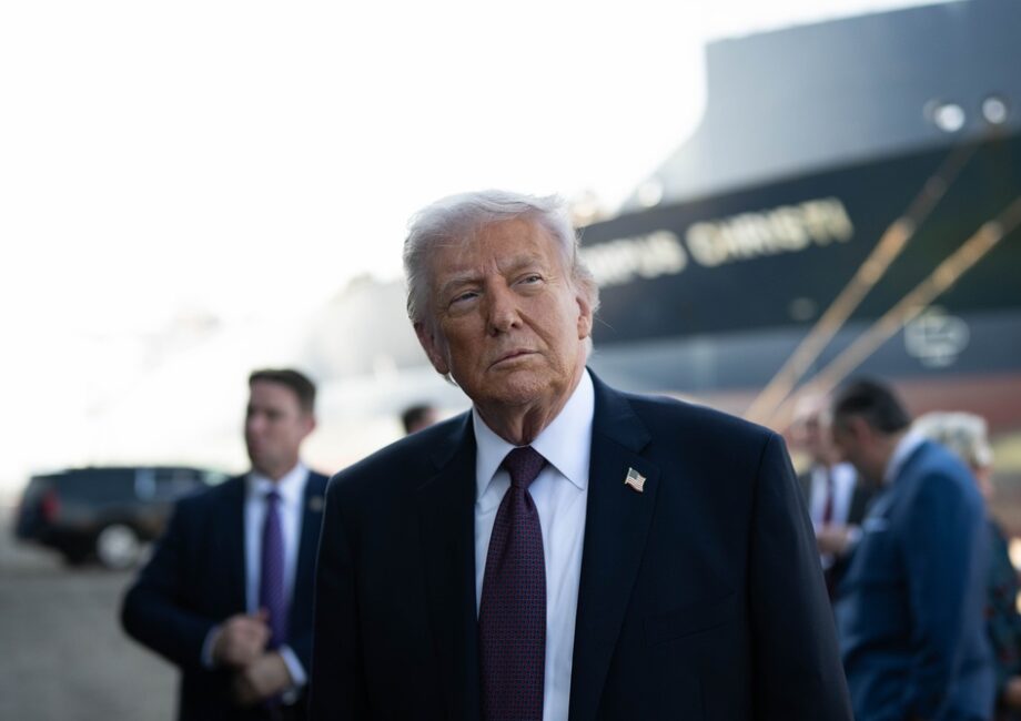 Trump meme su Giorgia Meloni