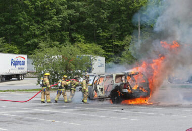 Uomo si dà fuoco in auto a Cinisello Balsamo