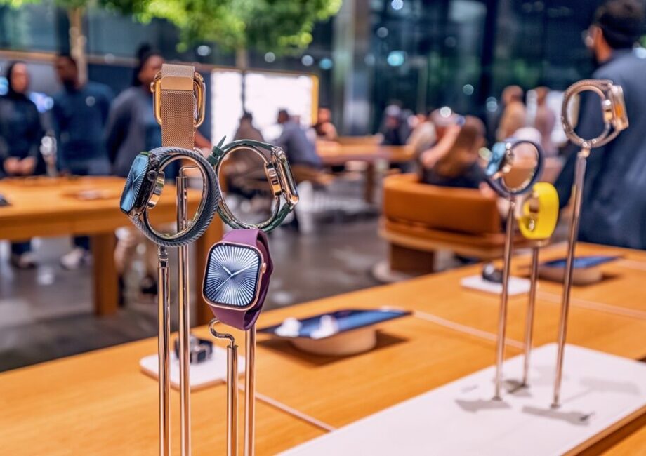 Apple Watch Series 12 in diverse varianti di colore e materiale