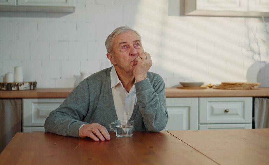 Nonni che utilizzano l'intelligenza artificiale per creare ricordi