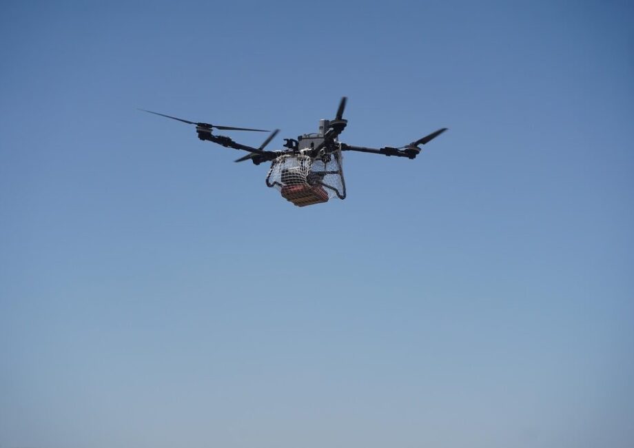 Drone cargo in volo sopra le Alpi