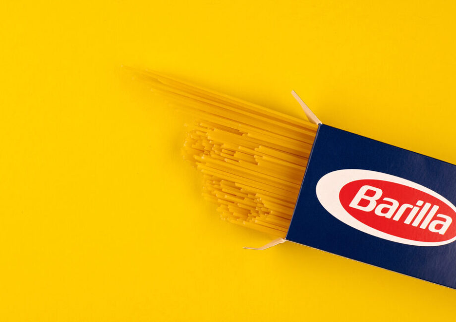 Barilla e Legambiente durante la pulizia del torrente Parma