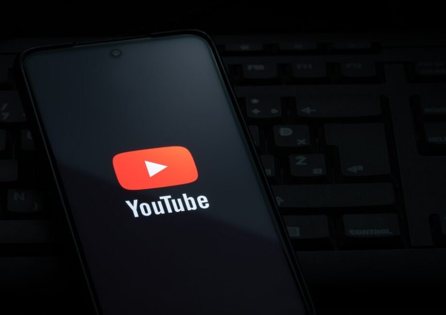 Screenshot del nuovo posizionamento del pulsante 'non mi piace' su YouTube